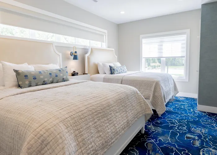 Bay Pointe Inn