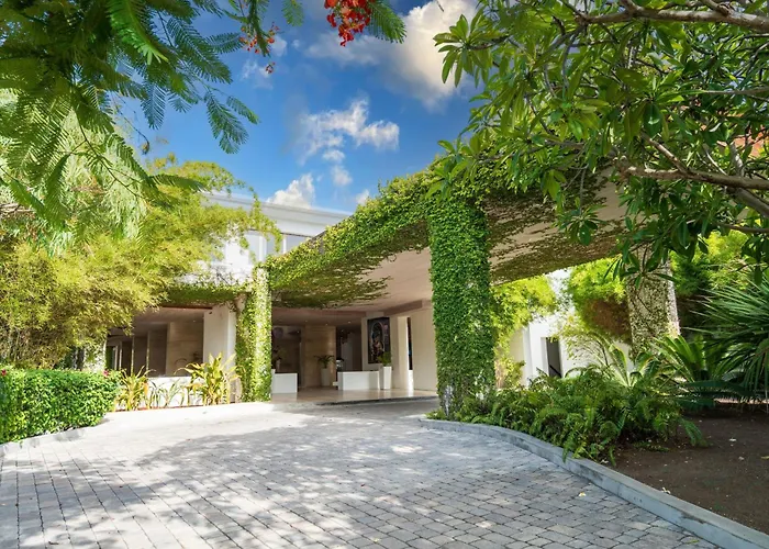 Hodges Bay Resort & Spa, An Hq Luxury Resort & Residences
