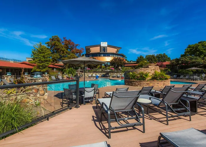 Lodge Of Four Seasons Golf Resort, Marina & Spa