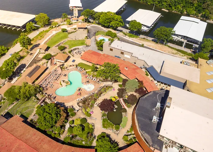Lodge Of Four Seasons Golf Resort, Marina & Spa