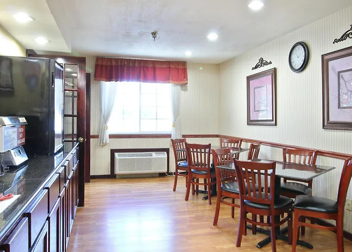Baymont By Wyndham Muskegon