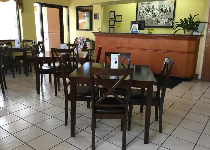 Super 8 By Wyndham Walterboro
