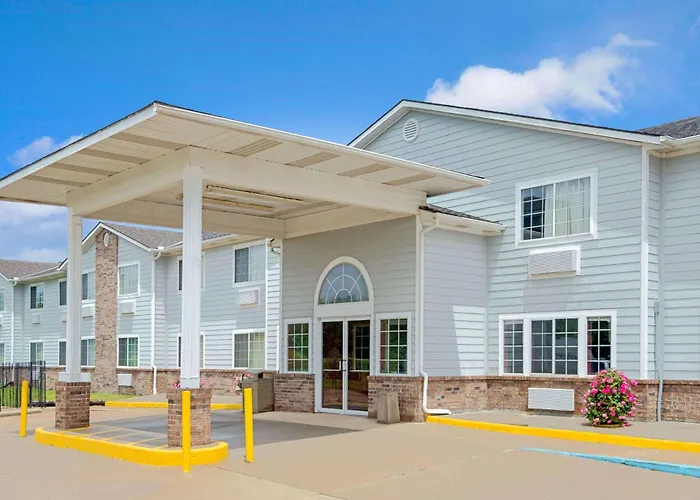Super 8 By Wyndham Riverside/Kansas City