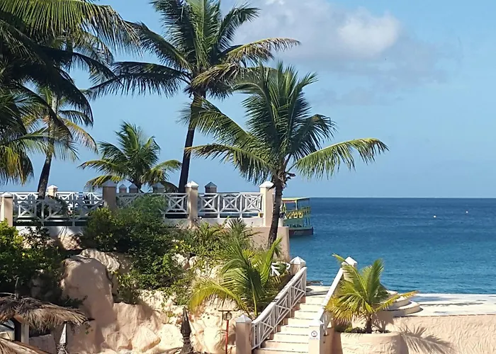 Coco Reef Resort & Spa