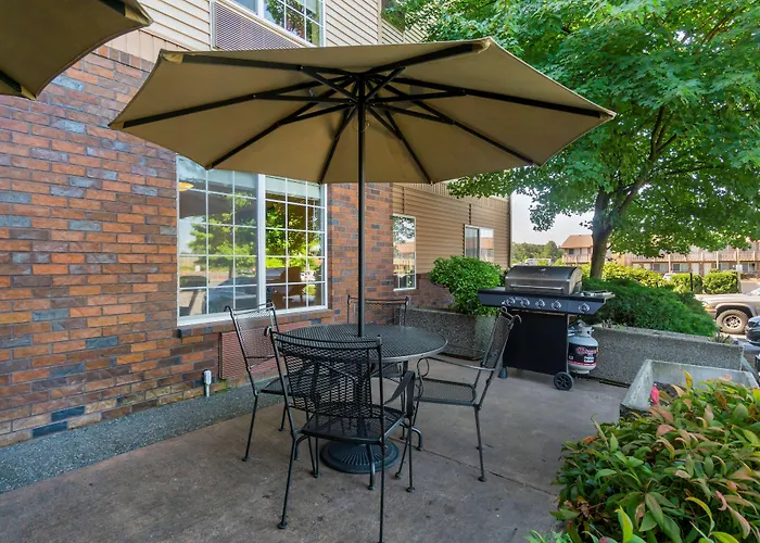 Best Western Plus Park Place Inn & Suites