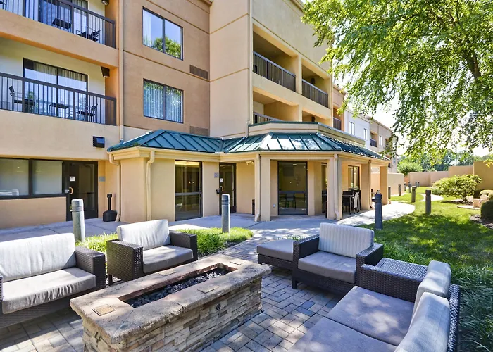 Courtyard By Marriott Dalton
