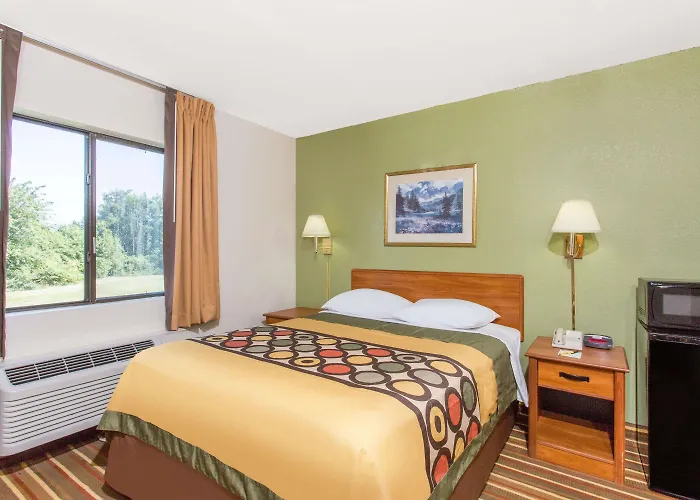 Super 8 By Wyndham Bedford