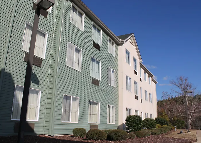 Greystone Inn & Suites