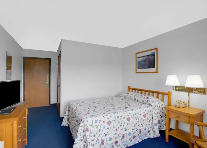Super 8 By Wyndham Lake George/Warrensburg Area