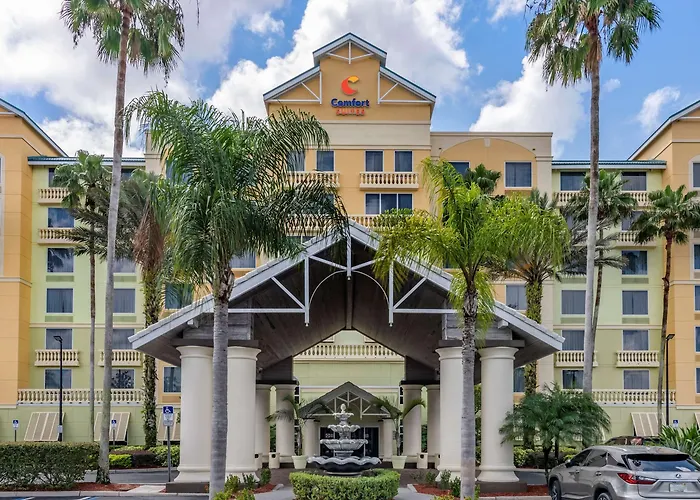 Comfort Suites Maingate East