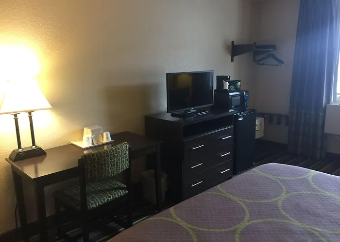 Super 8 By Wyndham Weston Wv