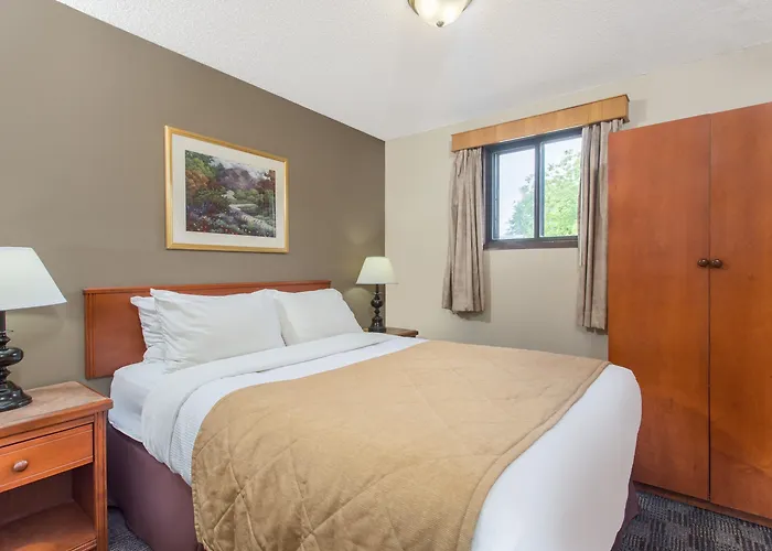 Grand Forks Inn