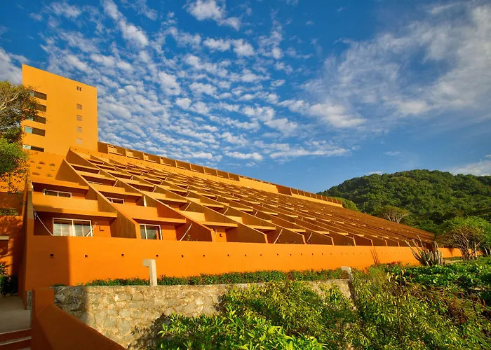 Ixtapa (Guerrero) Beach Resorts