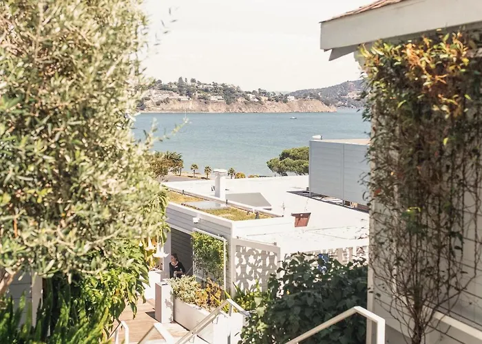Casa Madrona Hotel And Spa