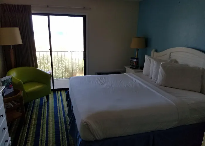 Ocean Sands Beach Boutique Inn-1 Acre Private Beach-St Augustine Historic-2 Miles-Shuttle With Downtown Tour-Heated Salt Water Pool Until 420Am-Popcorn-Cookies-New 4K Usd Black Beds- 69 Item Breakfast-Eggs-Bacon-Starbucks- Free Laundry- #904-799-Sand