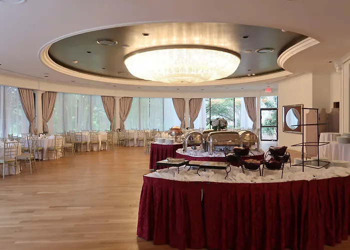 Glen Cove Resorts