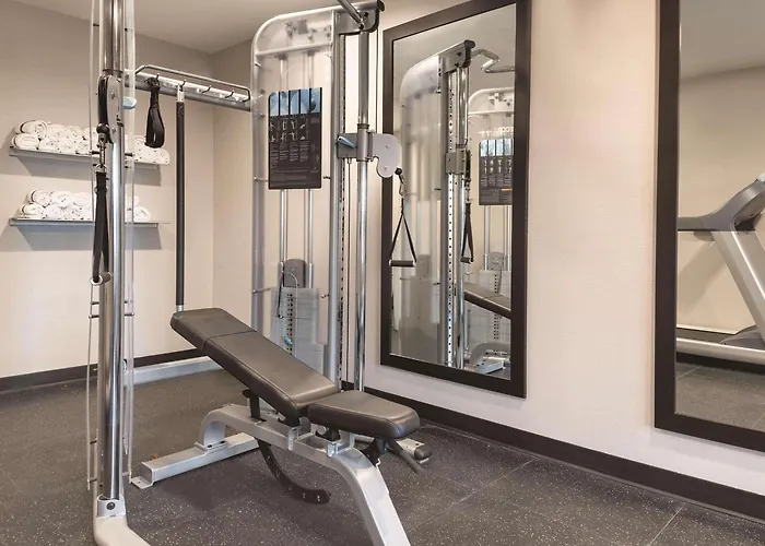 Country Inn & Suites By Radisson, Pella, Ia