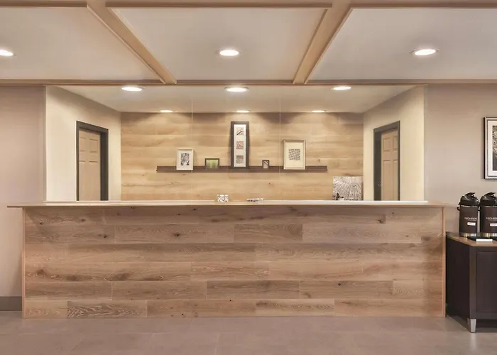 Country Inn & Suites By Radisson, Pella, Ia