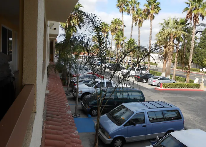 Best Inn & Suites