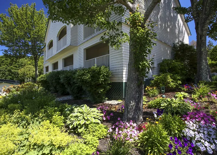 Spruce Point Inn Resort And Spa