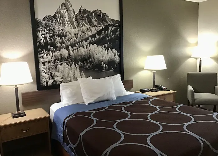 Super 8 By Wyndham Spokane/West