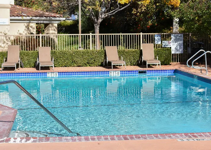 Best Western Valencia/Six Flags Inn & Suites