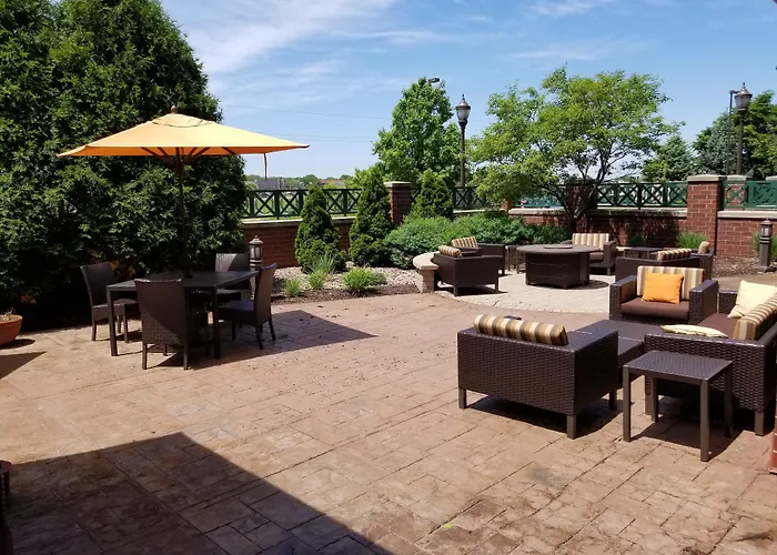 Courtyard By Marriott Madison East