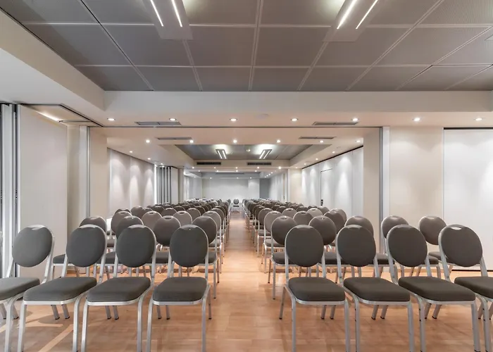 Hotel Avra By Smile Hotels - Free Airport Shuttle