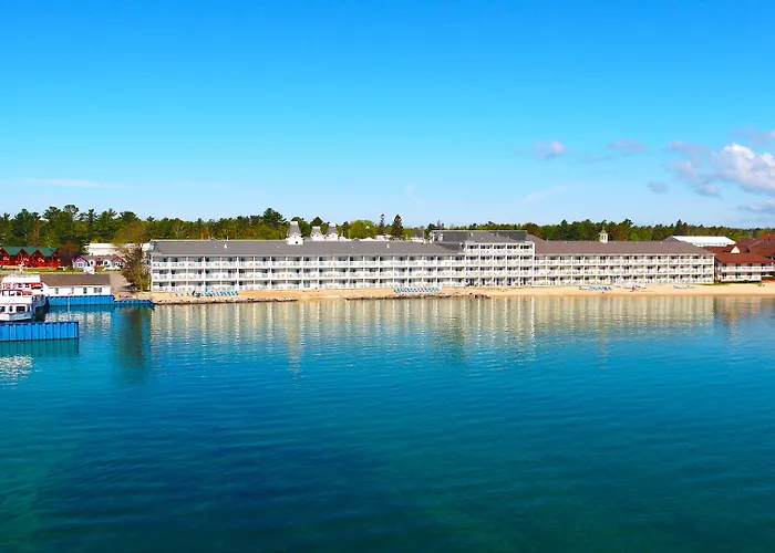 Hamilton Inn Select Beachfront Mackinaw City