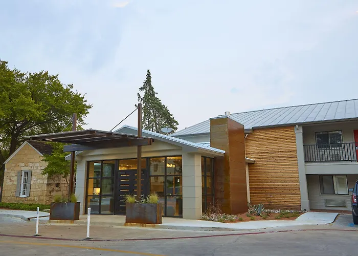 Fredericksburg Inn And Suites