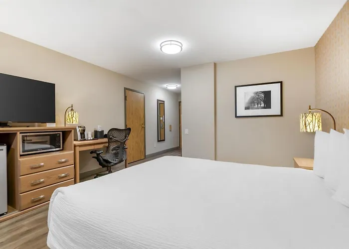 Best Western Plus Country Meadows Inn