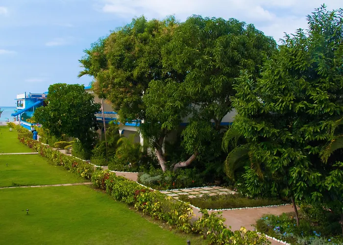 Travellers Beach Resort