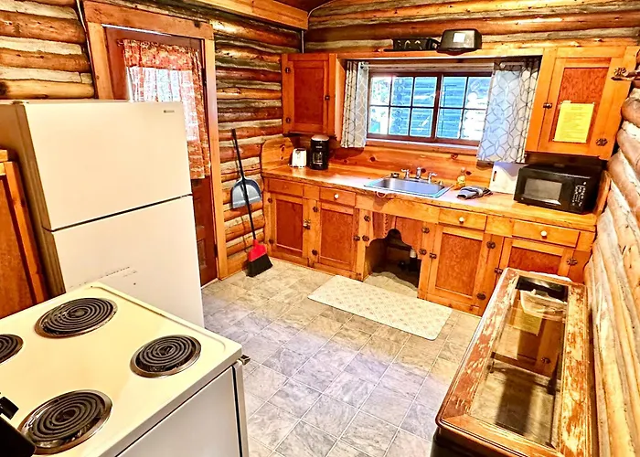 Paulina Lake Lodge And Resort