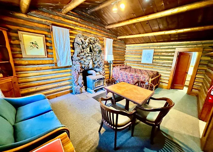 Paulina Lake Lodge And Resort
