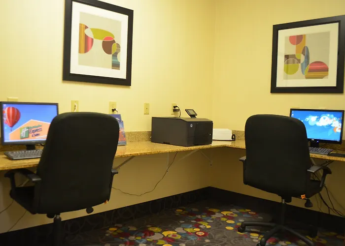 Holiday Inn Express Hotel & Suites Omaha West By Ihg
