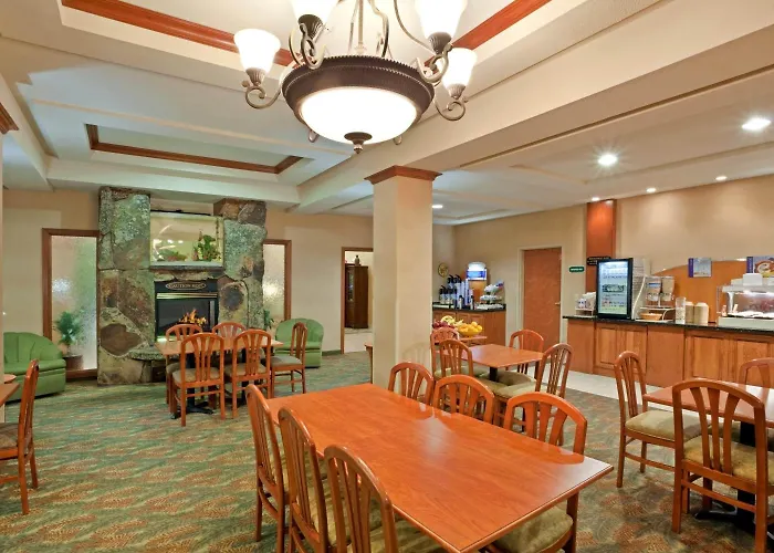 Triple Play Resort Hotel & Suites