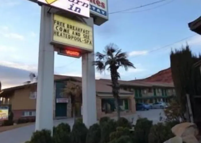 Coronada Inn & Suites