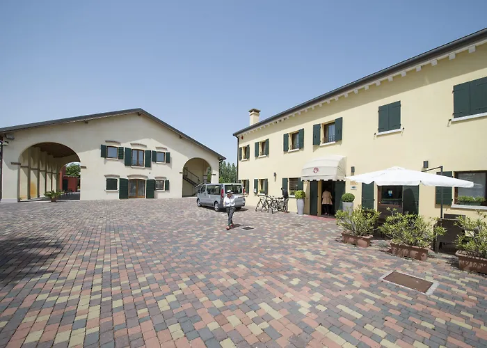 Hotel Venice Resort Airport