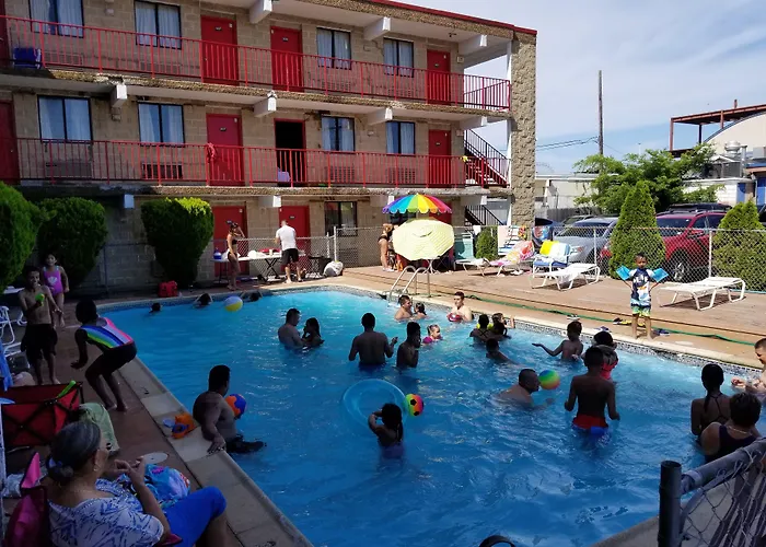 Cloud 9 Inn - Beach Hotel