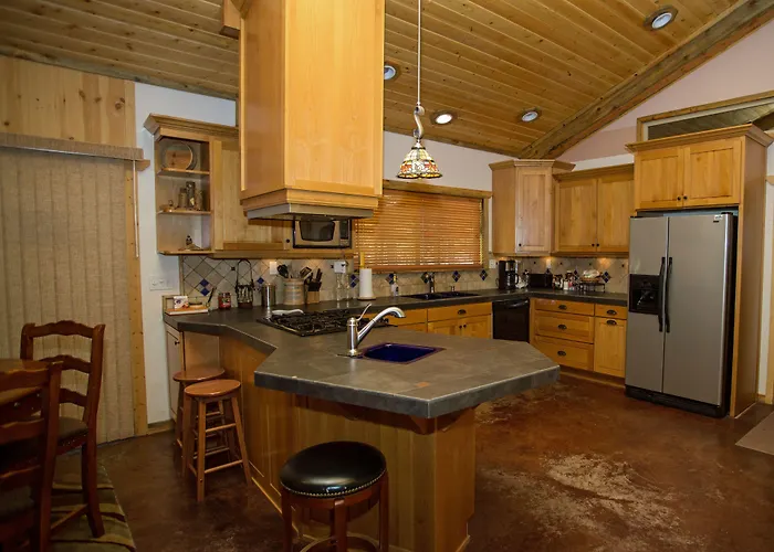Diamondstone Guest Lodges
