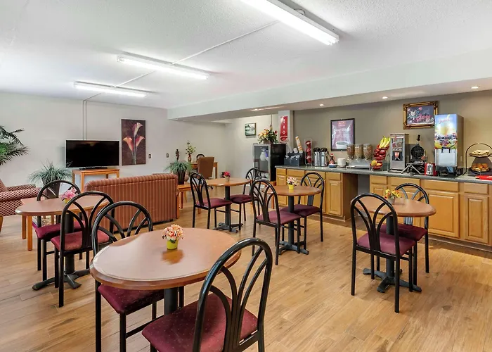 Econo Lodge & Suites Southern Pines - Pinehurst