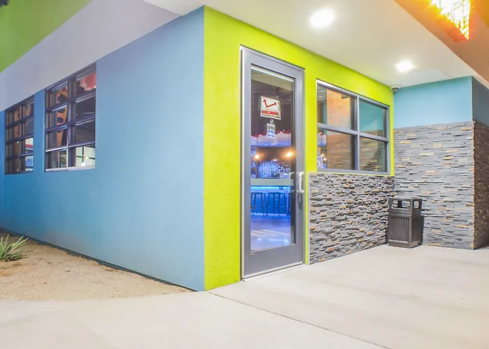 Ccbc Resort Hotel - A Gay Men'S Resort