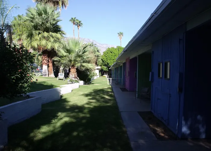 Ccbc Resort Hotel - A Gay Men'S Resort