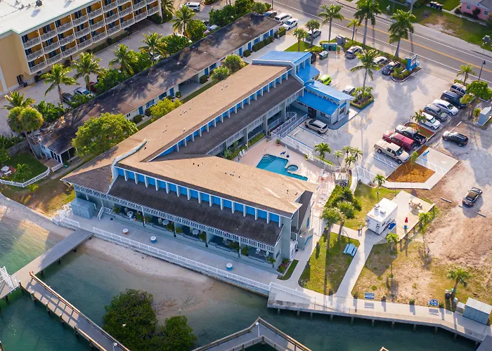 Dockside Inn & Resort