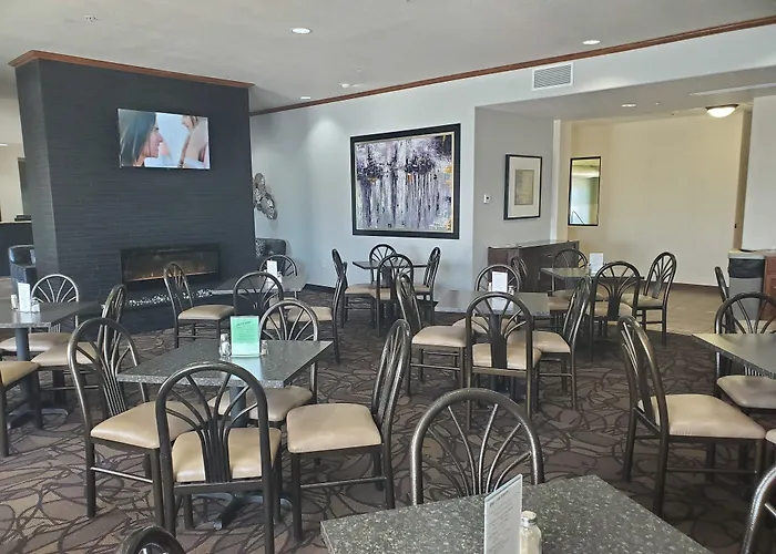 Expressway Suites Fargo