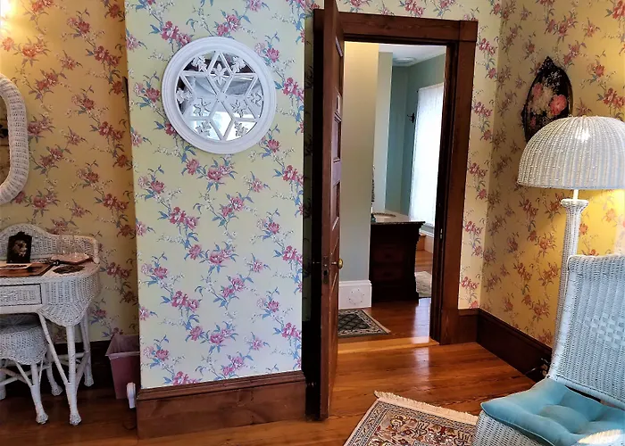 The Jeweled Turret Inn