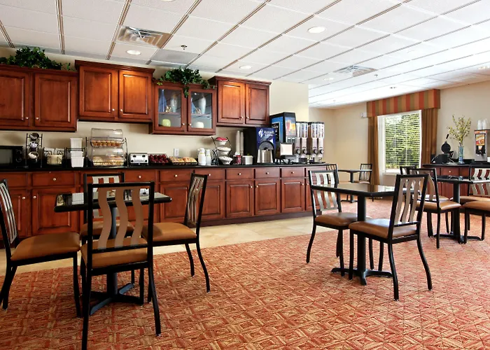 Baymont By Wyndham Savannah I-95