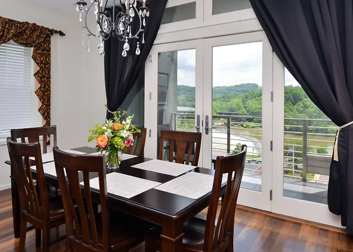 Grand Eastonian Hotel & Suites