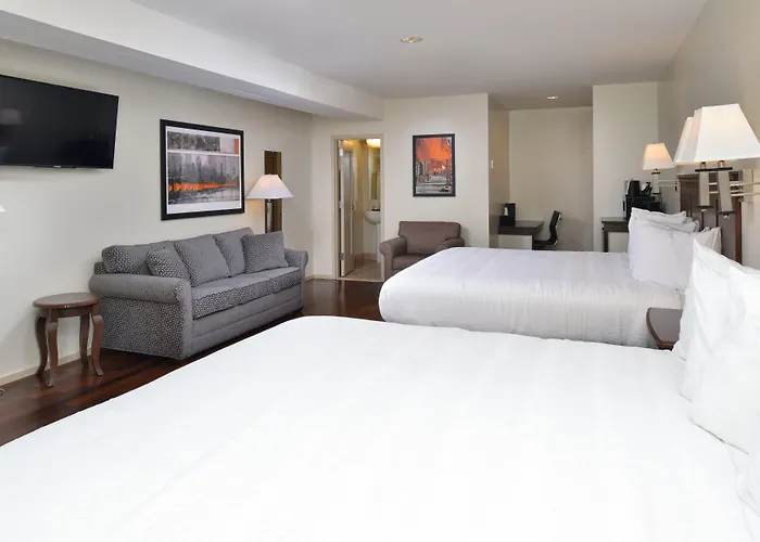 Grand Eastonian Hotel & Suites