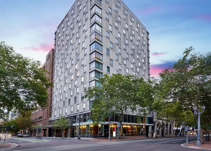 Courtyard By Marriott Portland City Center